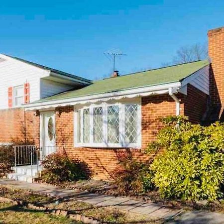 Newly Renovated Charming Home With Parking Fort Washington Exterior foto