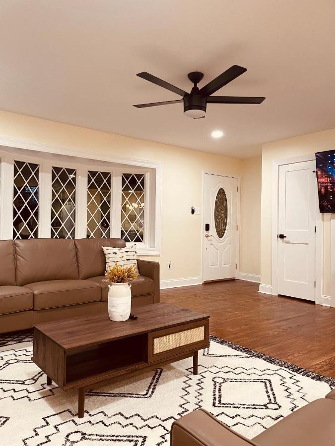 Newly Renovated Charming Home With Parking Fort Washington Exterior foto